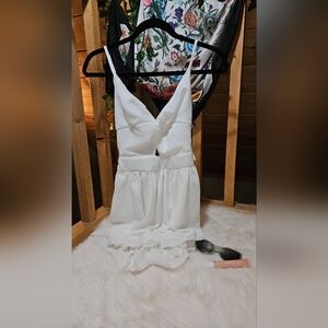 Elegant White Sleeveless Dress